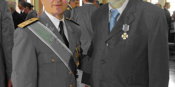 Diretor técnico-cultural recebeu a medalha simbólica de integração na Ordem do Mérito Militar